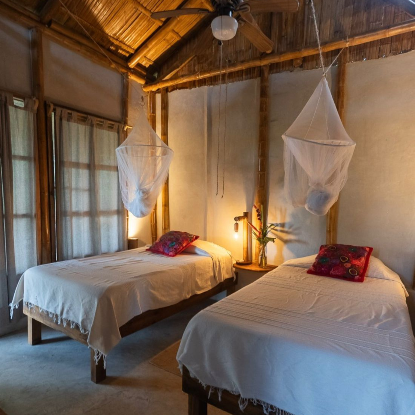 TEMPLE ADVENTURES - Bugambilia (3 personas) (1 cama king size y 2 matrimoniales)